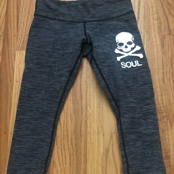 soulcycle Pants - SoulCycle Lululemon wunder under crop leggings